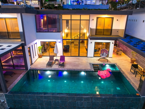  gece  -  Kasım
  | Kalkan Kördere’de Sonsuz Deniz Manzaralı, Isıtmalı Havuzlu Lüks Villa